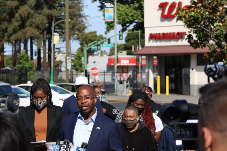 East Oakland residents oppose Walgreens’ decision to close store